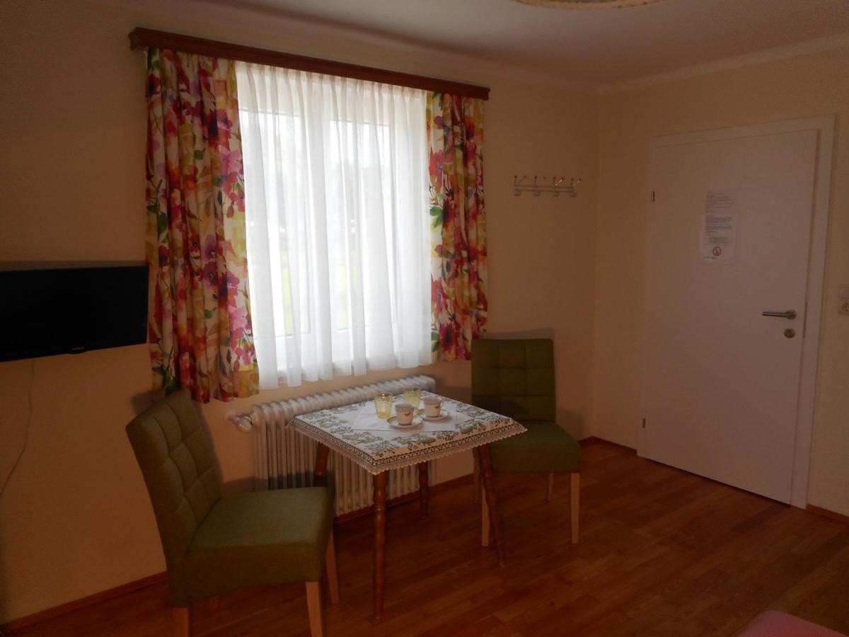 ストローブル Haus Amalia Bed & Breakfast エクステリア 写真