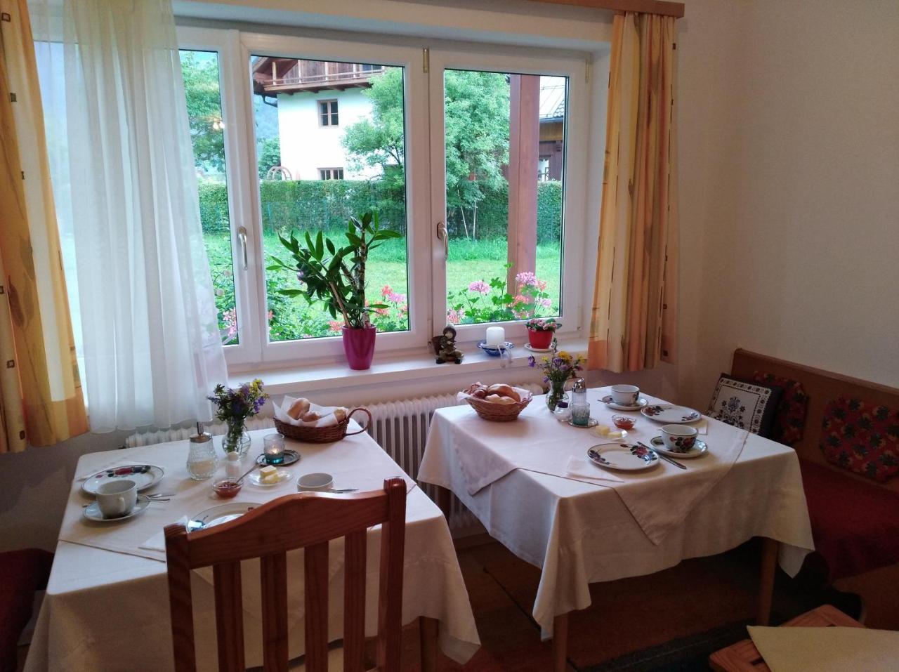 ストローブル Haus Amalia Bed & Breakfast エクステリア 写真