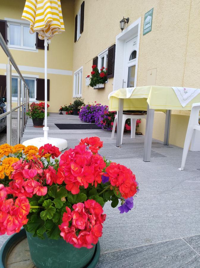 ストローブル Haus Amalia Bed & Breakfast エクステリア 写真